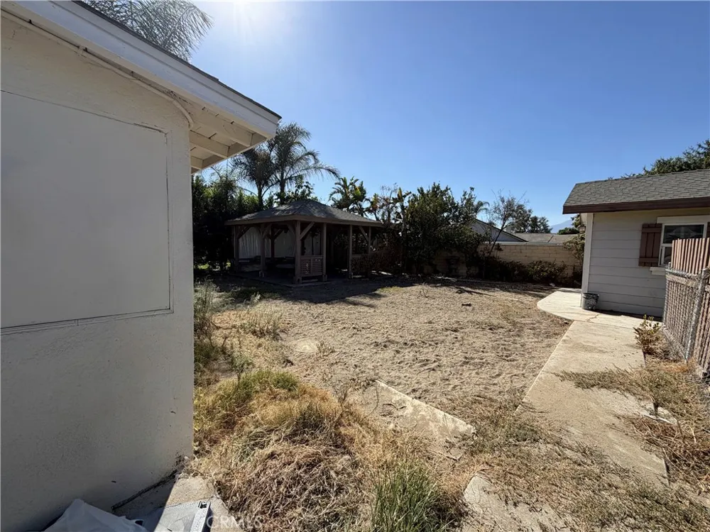 9384 Fontana Ave Fontana, CA 92335