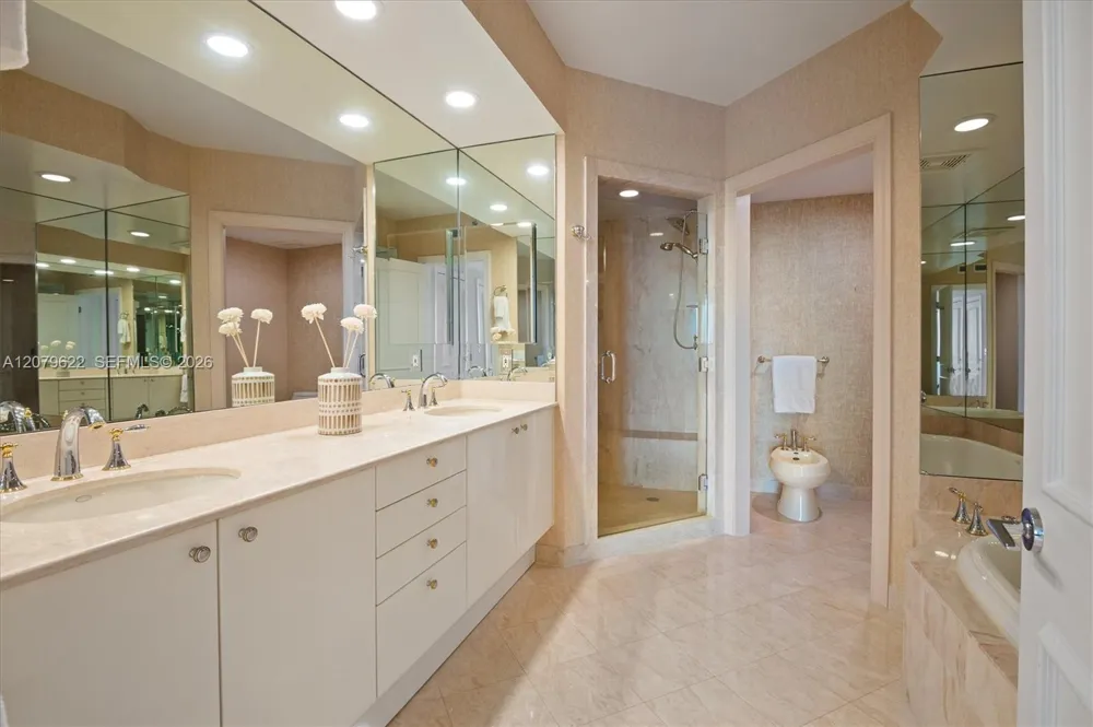 791 Crandon Blvd #704 Key Biscayne, FL 33149