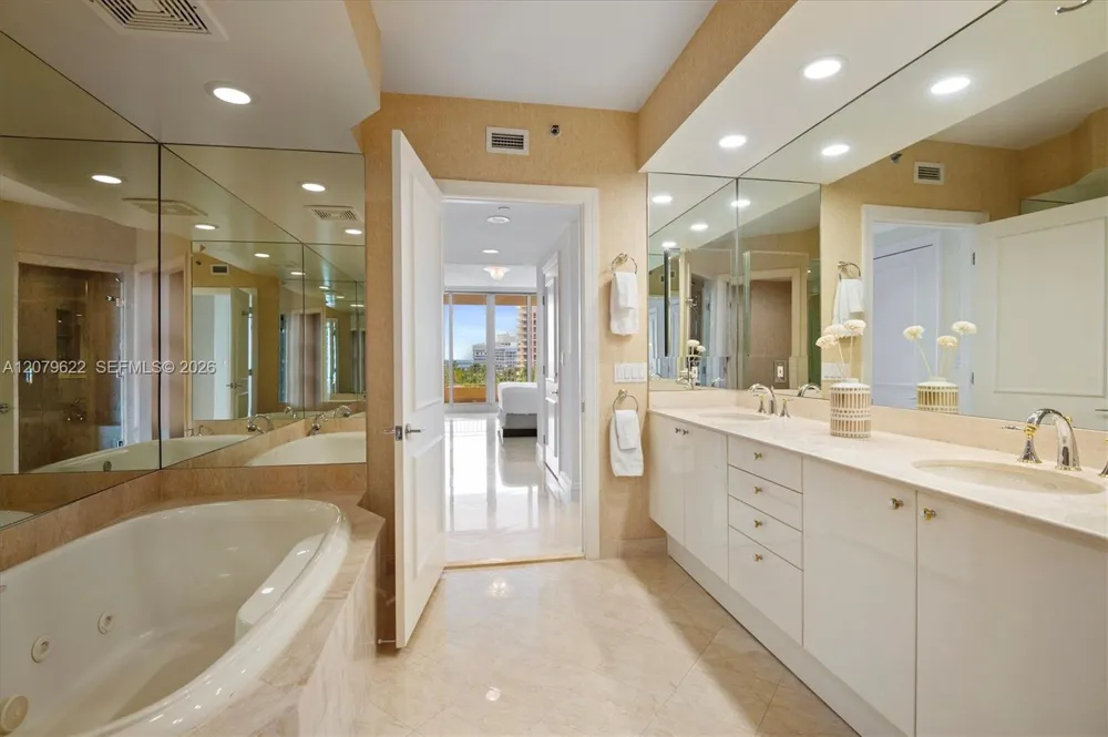 791 Crandon Blvd #704 Key Biscayne, FL 33149