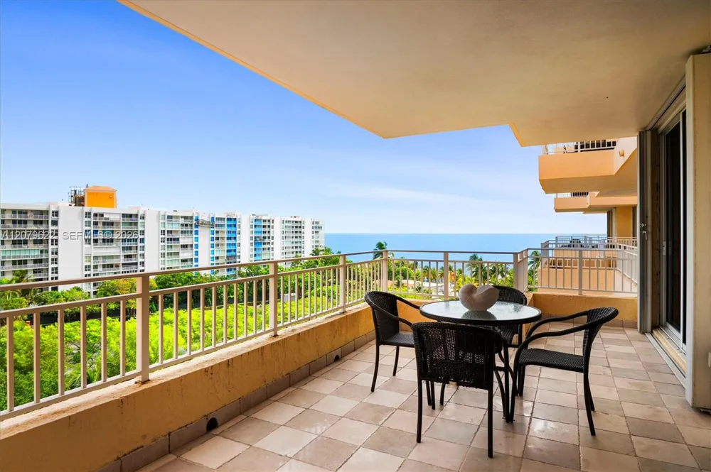 791 Crandon Blvd #704 Key Biscayne, FL 33149