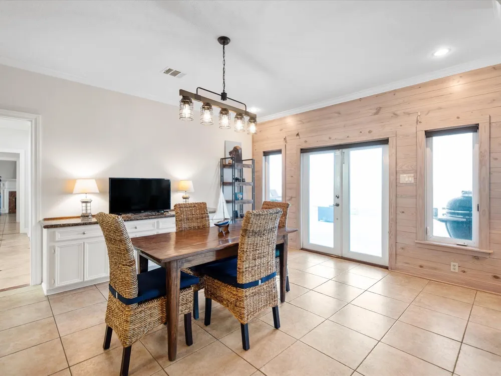 993 Sandy Court La Porte, TX 77571