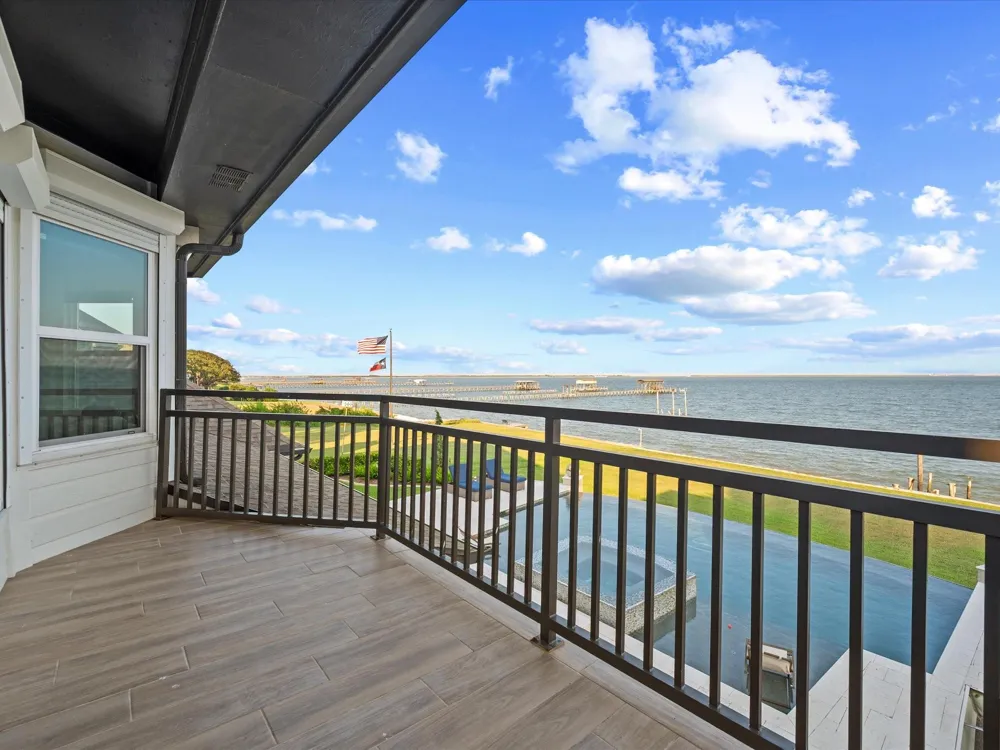 993 Sandy Court La Porte, TX 77571