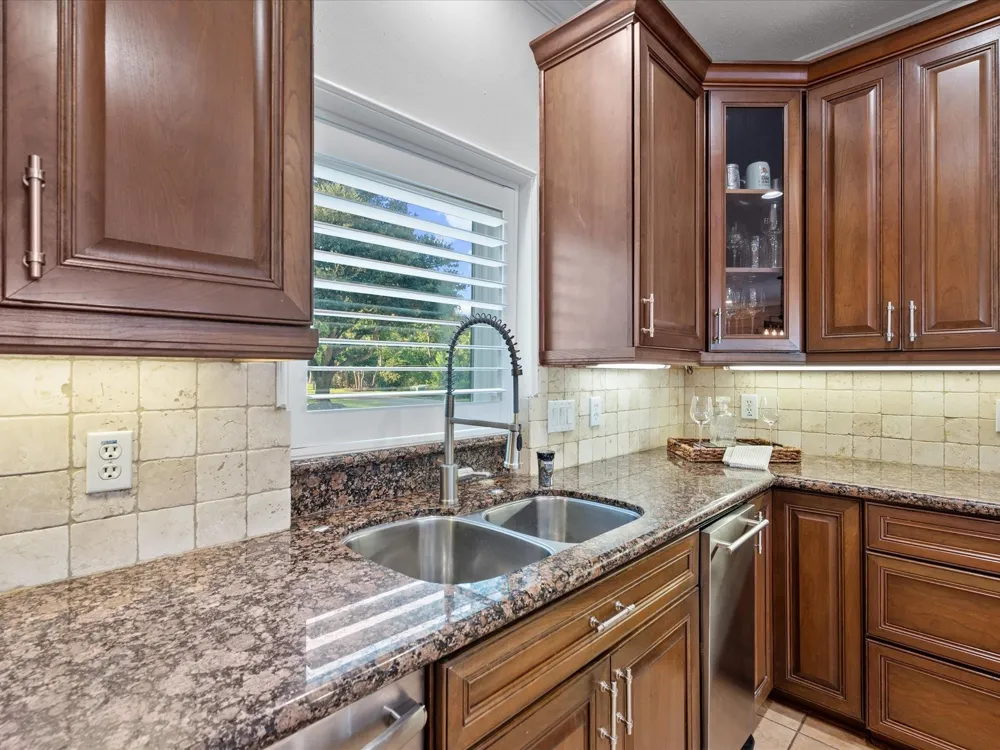 993 Sandy Court La Porte, TX 77571