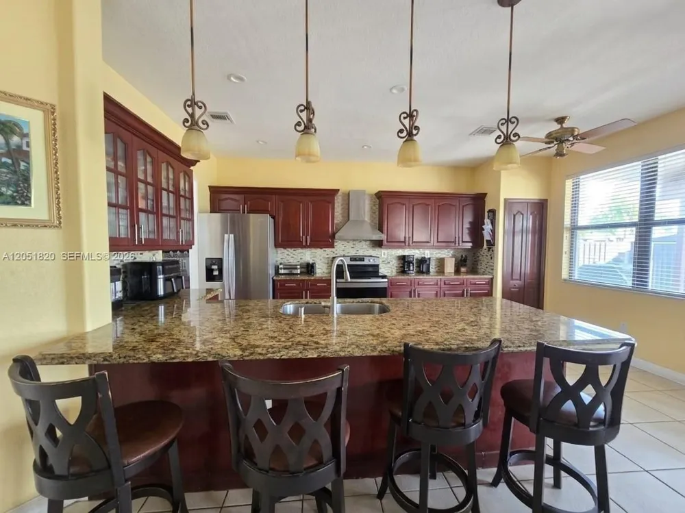 15350 SW 11 ST Miami, FL 33178