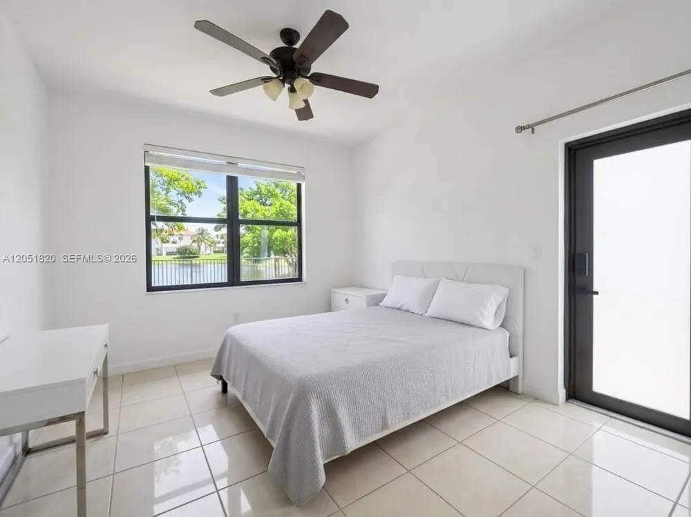 15350 SW 11 ST Miami, FL 33178