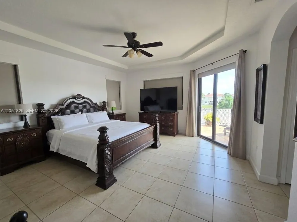 15350 SW 11 ST Miami, FL 33178