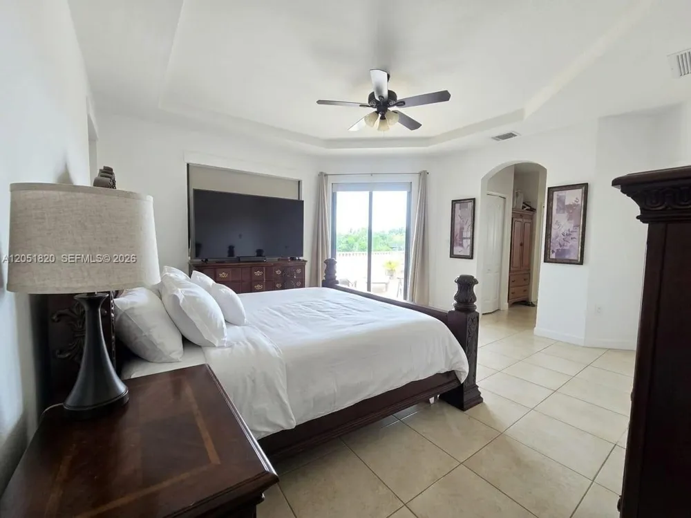 15350 SW 11 ST Miami, FL 33178