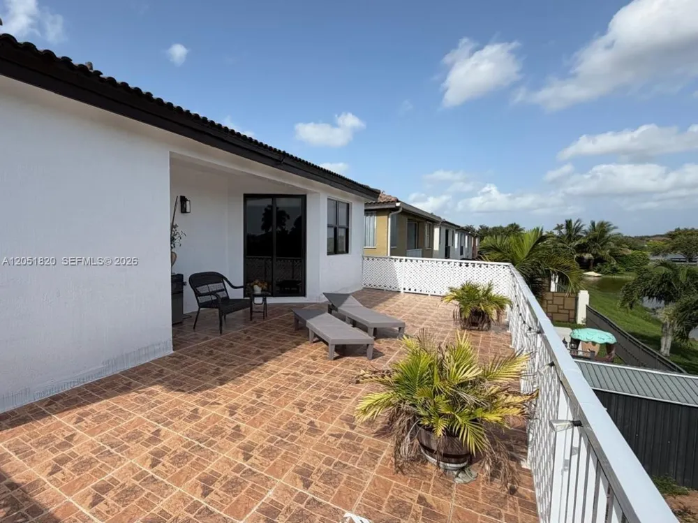 15350 SW 11 ST Miami, FL 33178