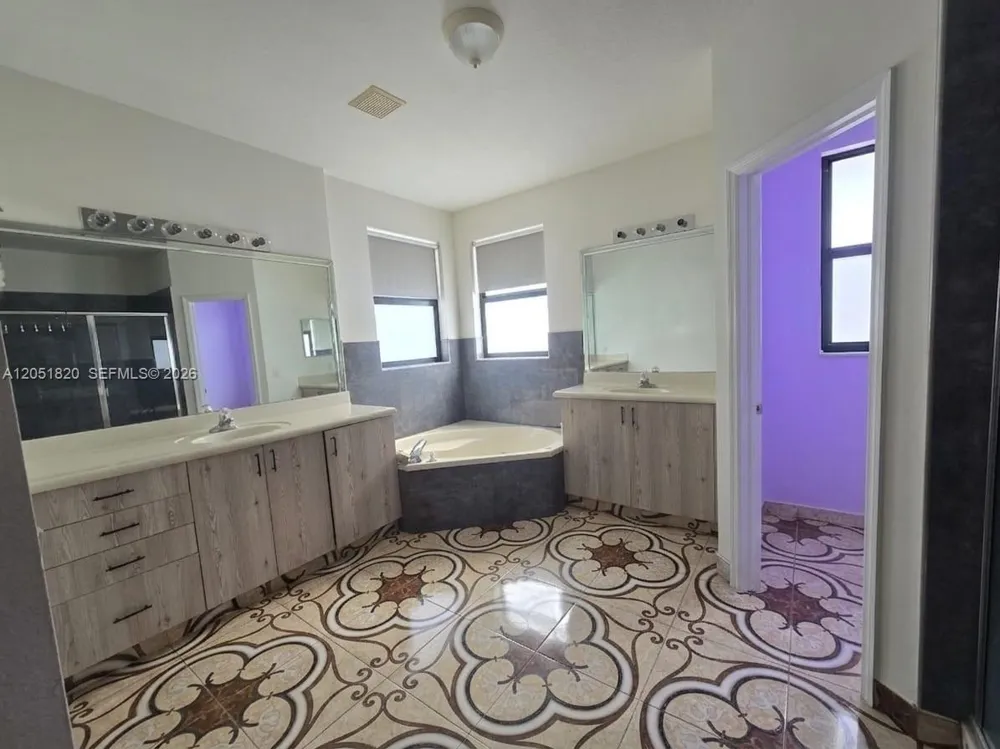 15350 SW 11 ST Miami, FL 33178