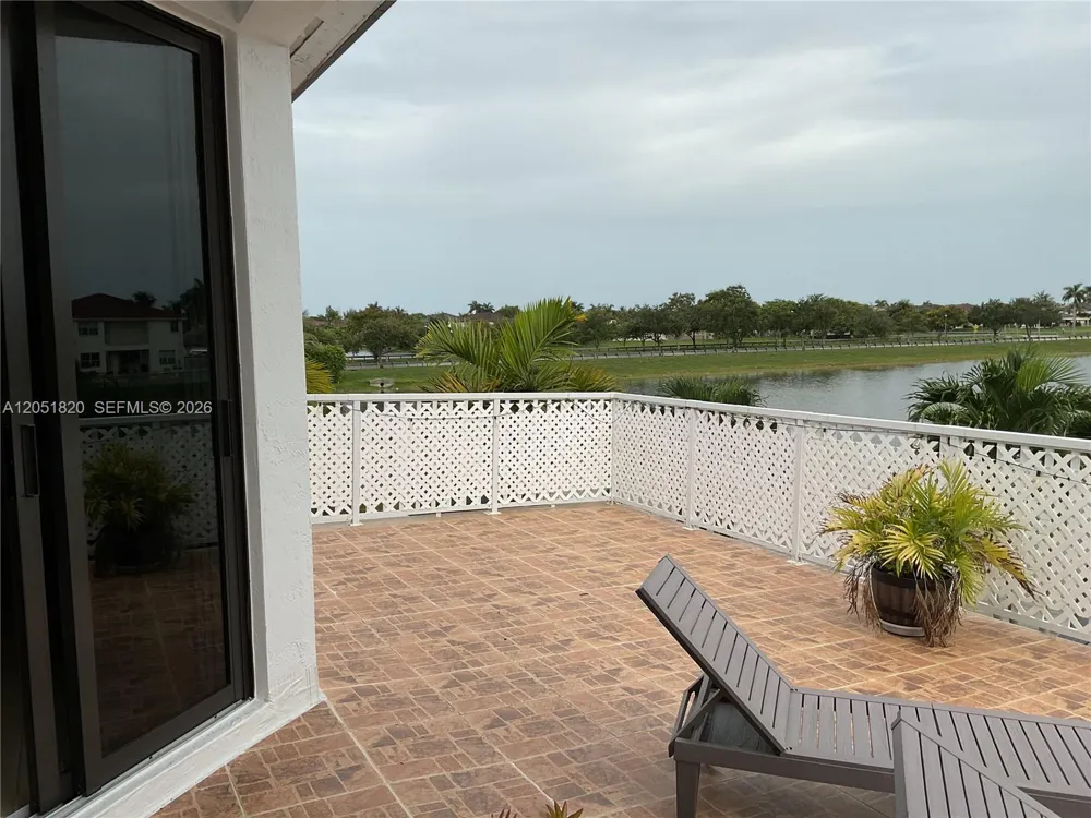 15350 SW 11 ST Miami, FL 33178