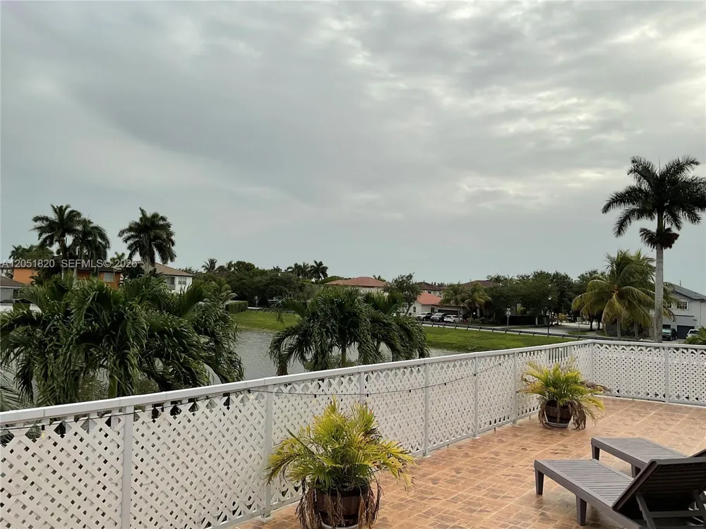 15350 SW 11 ST Miami, FL 33178