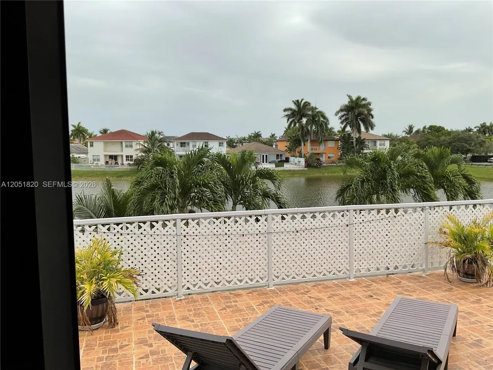 15350 SW 11 ST Miami, FL 33178