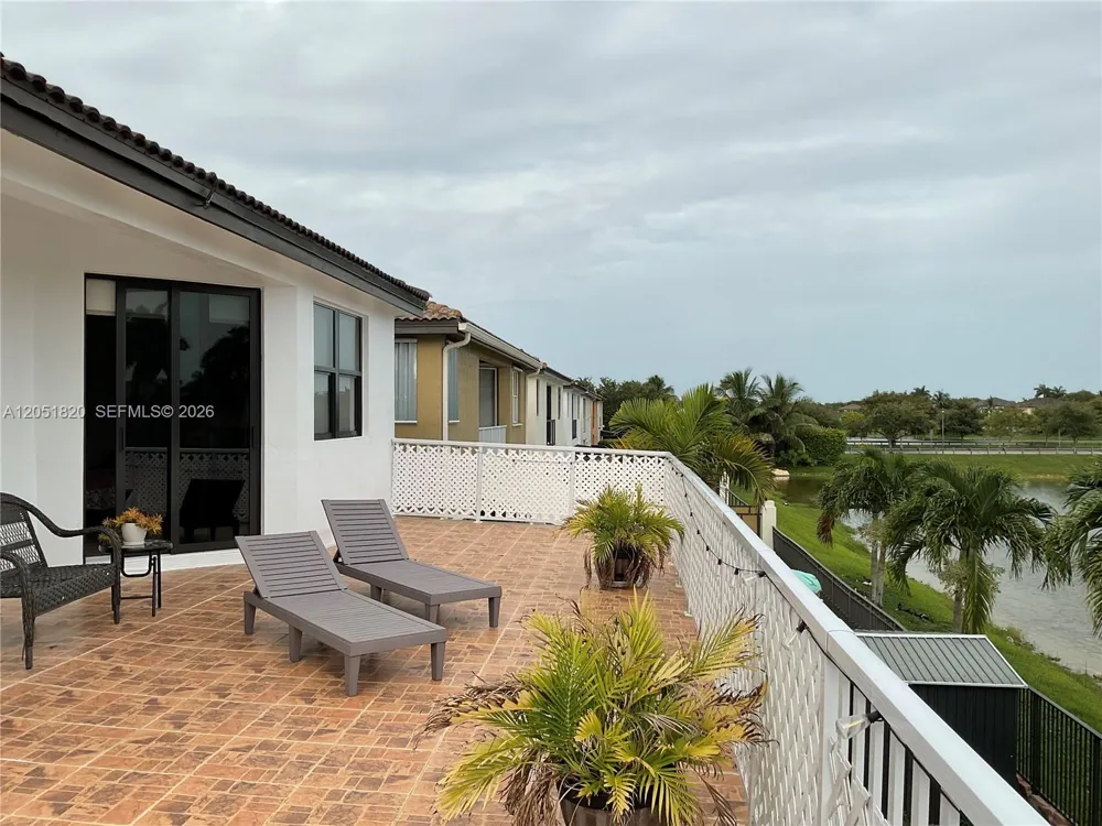 15350 SW 11 ST Miami, FL 33178