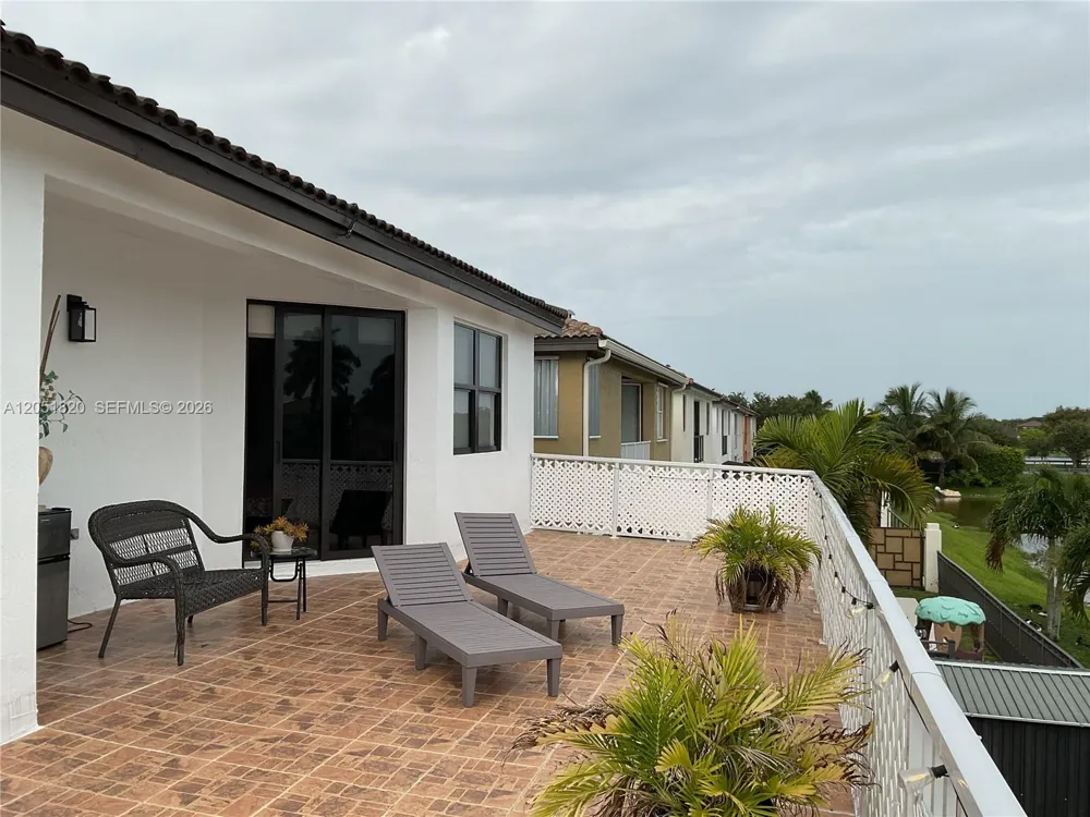 15350 SW 11 ST Miami, FL 33178