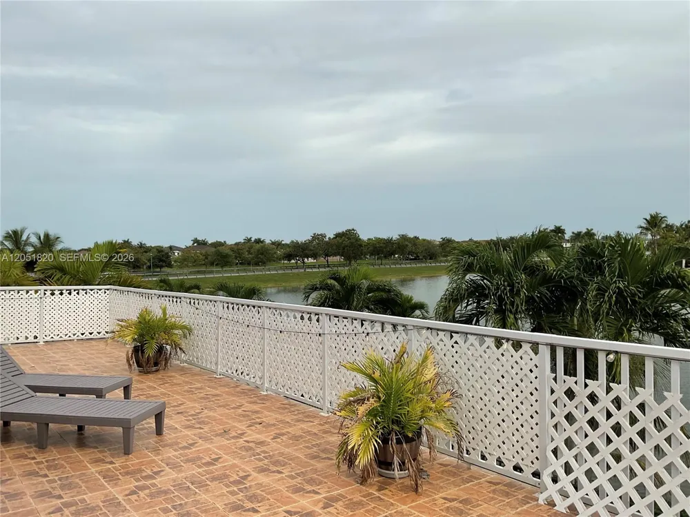 15350 SW 11 ST Miami, FL 33178