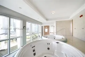 31 SE 5th St #705 Miami, FL 33131