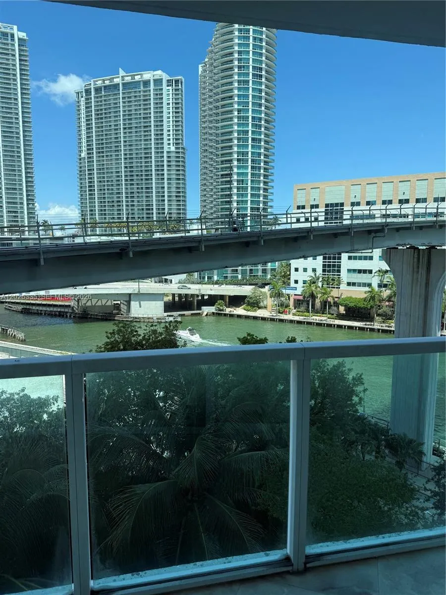 31 SE 5th St #705 Miami, FL 33131
