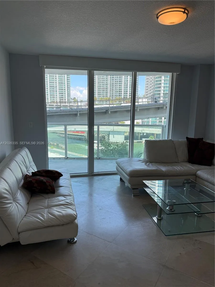 31 SE 5th St #705 Miami, FL 33131