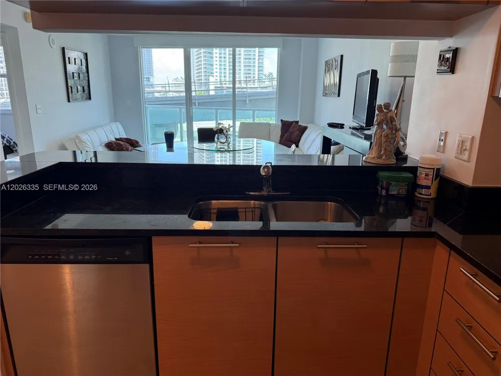 31 SE 5th St #705 Miami, FL 33131