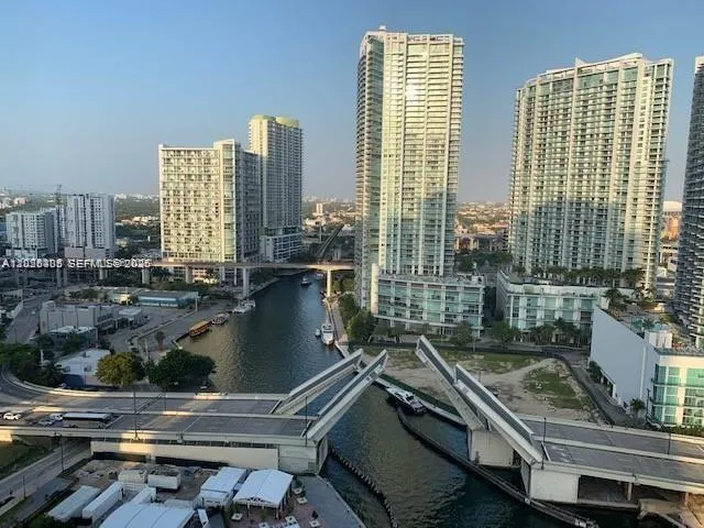 31 SE 5th St #705 Miami, FL 33131