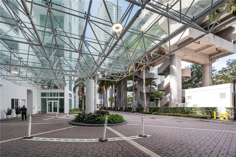 31 SE 5th St #705 Miami, FL 33131