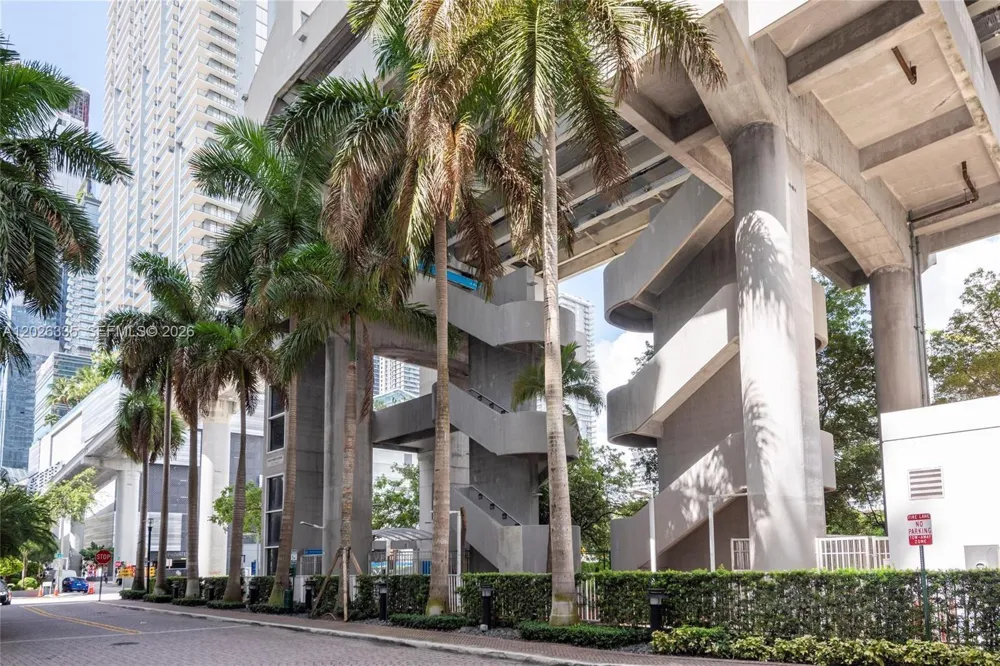 31 SE 5th St #705 Miami, FL 33131