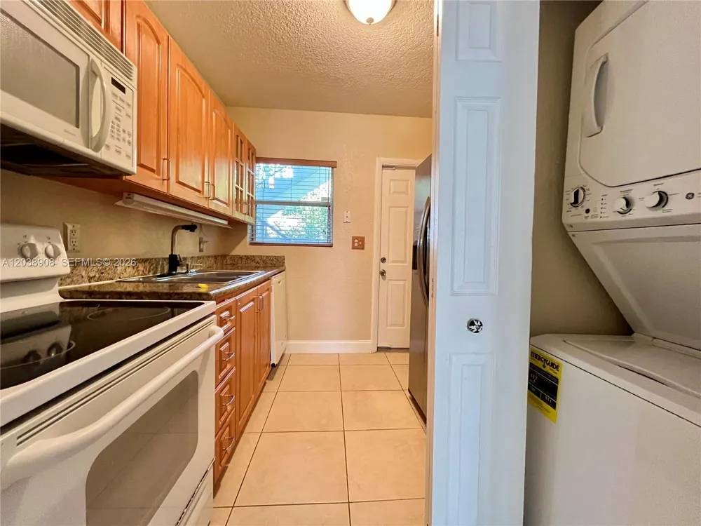 1150 99th St #6 Bay Harbor Islands, FL 33154
