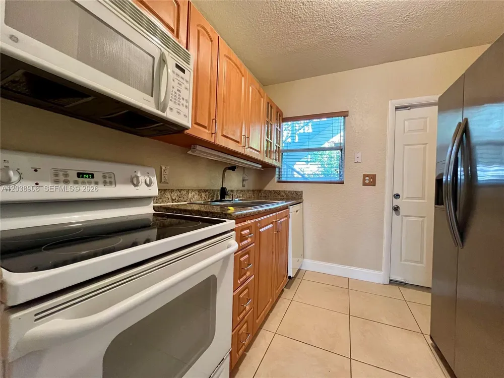 1150 99th St #6 Bay Harbor Islands, FL 33154