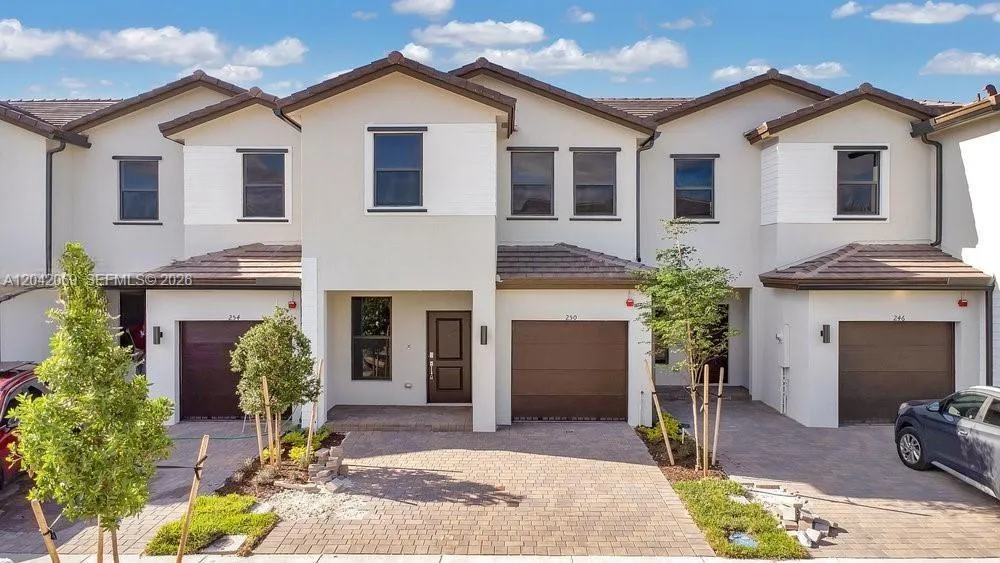 250 SW 159th Ln Pembroke Pines, FL 33027