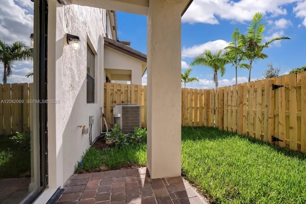 250 SW 159th Ln Pembroke Pines, FL 33027