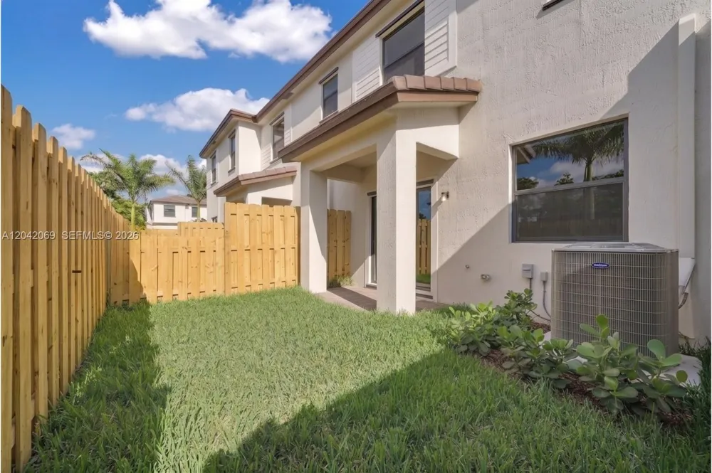 250 SW 159th Ln Pembroke Pines, FL 33027