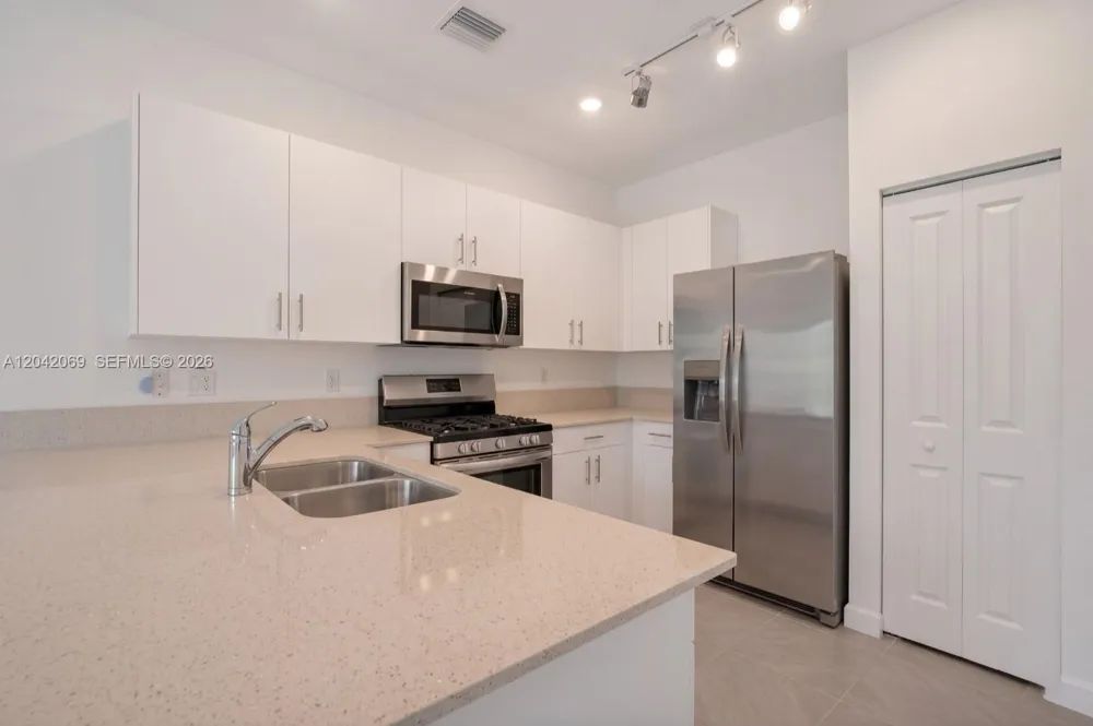 250 SW 159th Ln Pembroke Pines, FL 33027