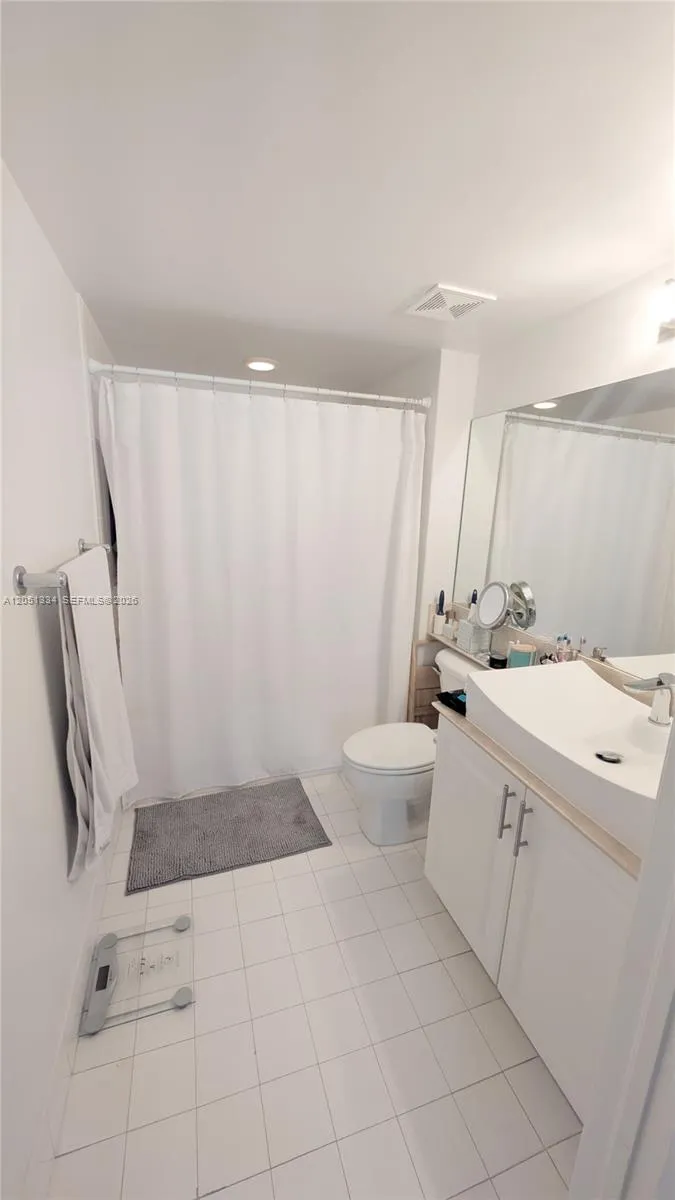 1155 Brickell Bay Dr #2508 Miami, FL 33131