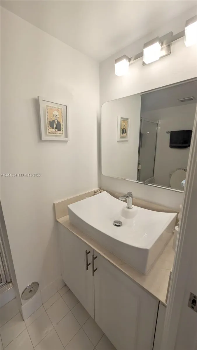 1155 Brickell Bay Dr #2508 Miami, FL 33131