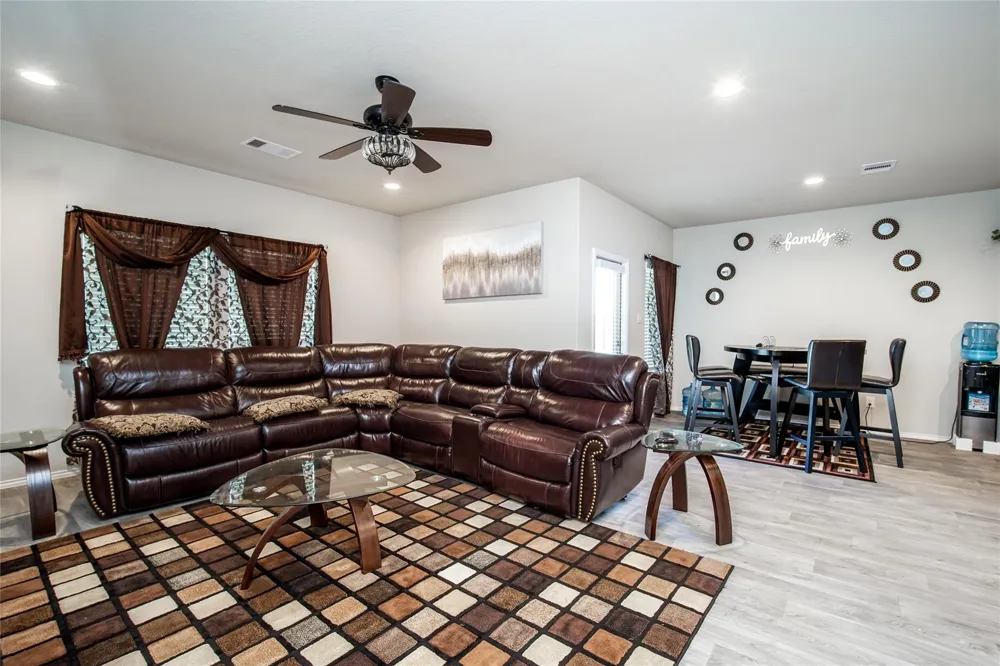 6802 Amber Cliff Lane Rosenberg, TX 77469