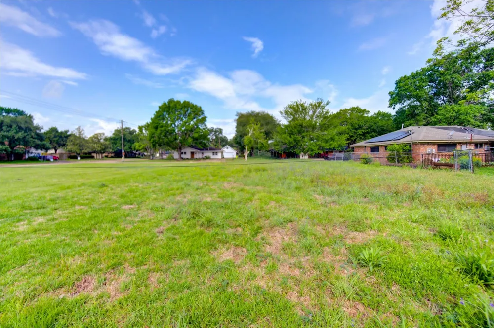 Miles Street Rosenberg, TX 77471