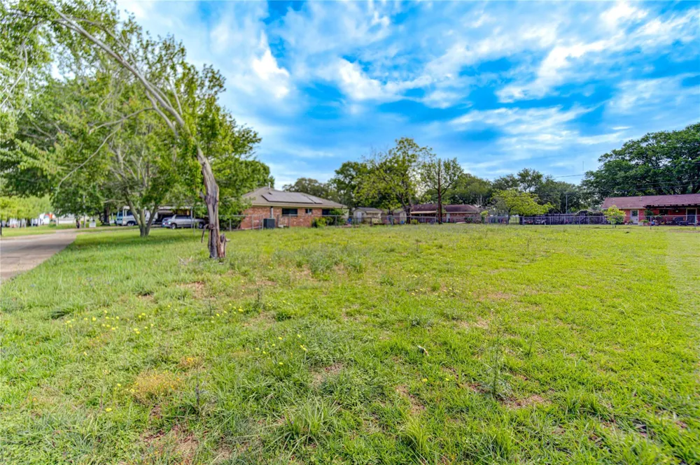 Miles Street Rosenberg, TX 77471