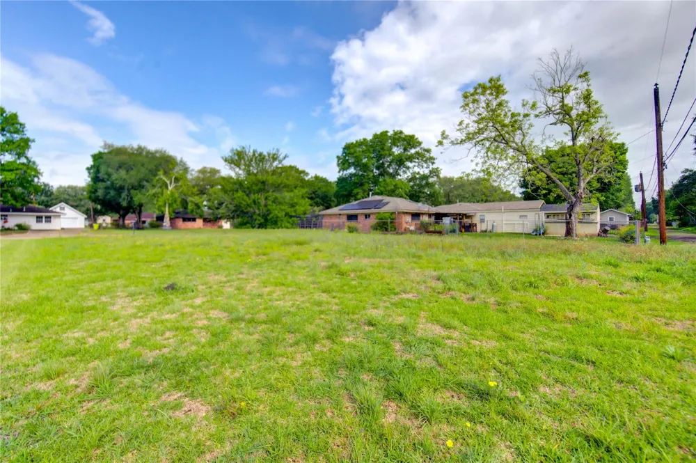 Miles Street Rosenberg, TX 77471