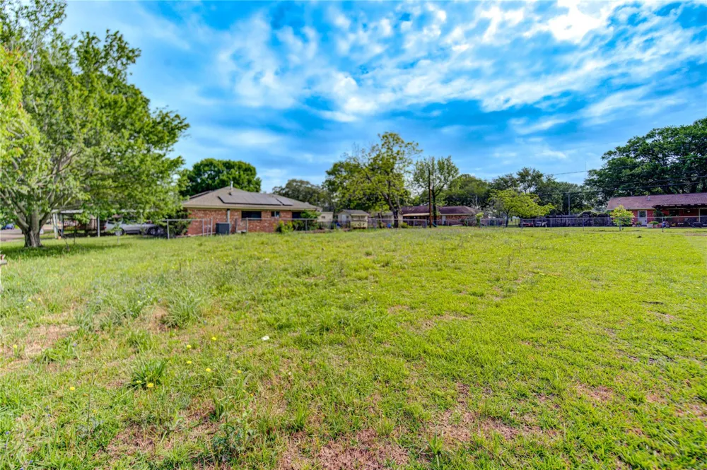 Miles Street Rosenberg, TX 77471