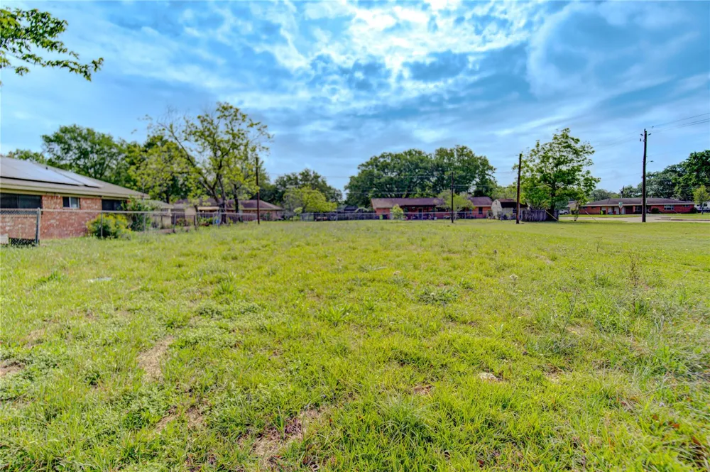 Miles Street Rosenberg, TX 77471