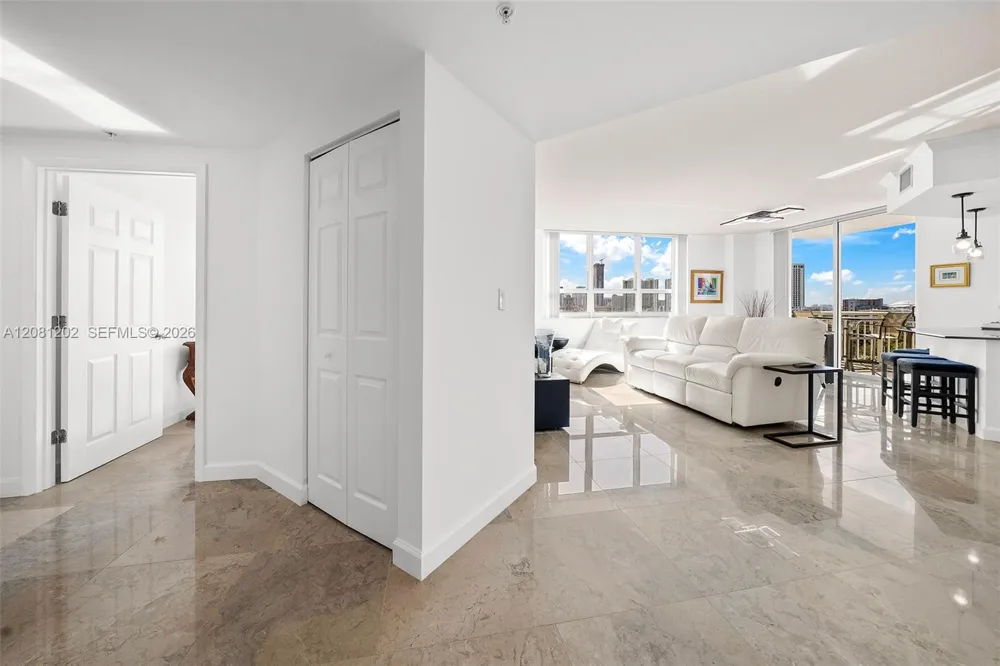 2000 Bayshore Dr #1502 Miami, FL 33137