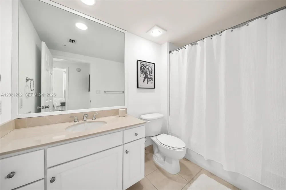 2000 Bayshore Dr #1502 Miami, FL 33137