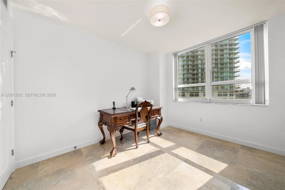 2000 Bayshore Dr #1502 Miami, FL 33137