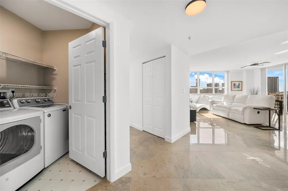 2000 Bayshore Dr #1502 Miami, FL 33137