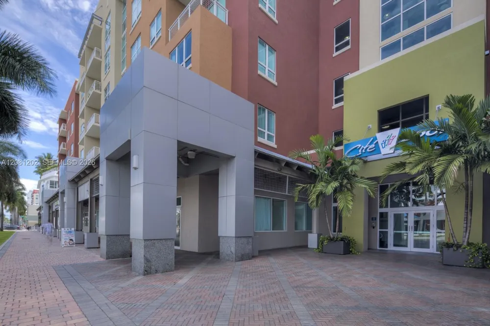 2000 Bayshore Dr #1502 Miami, FL 33137