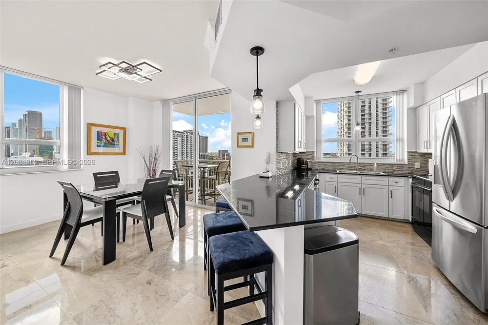 2000 Bayshore Dr #1502 Miami, FL 33137