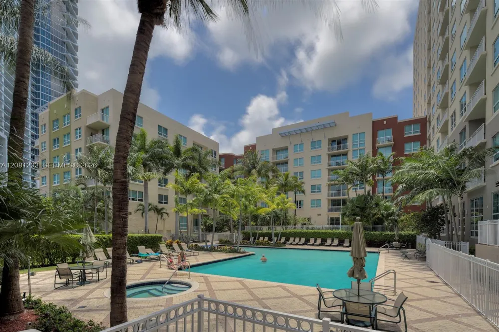2000 Bayshore Dr #1502 Miami, FL 33137