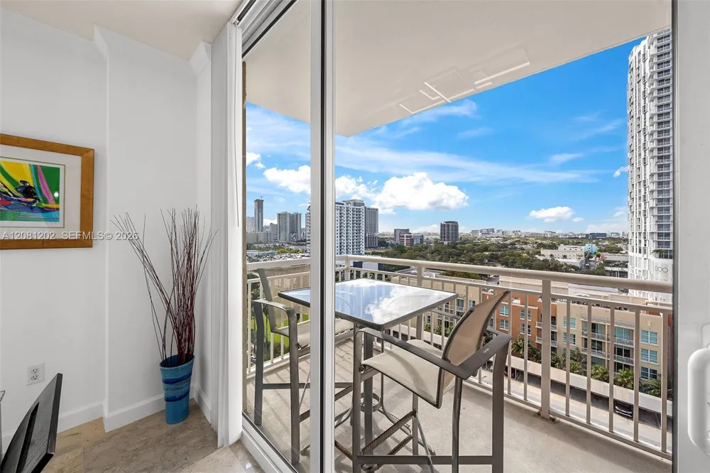 2000 Bayshore Dr #1502 Miami, FL 33137