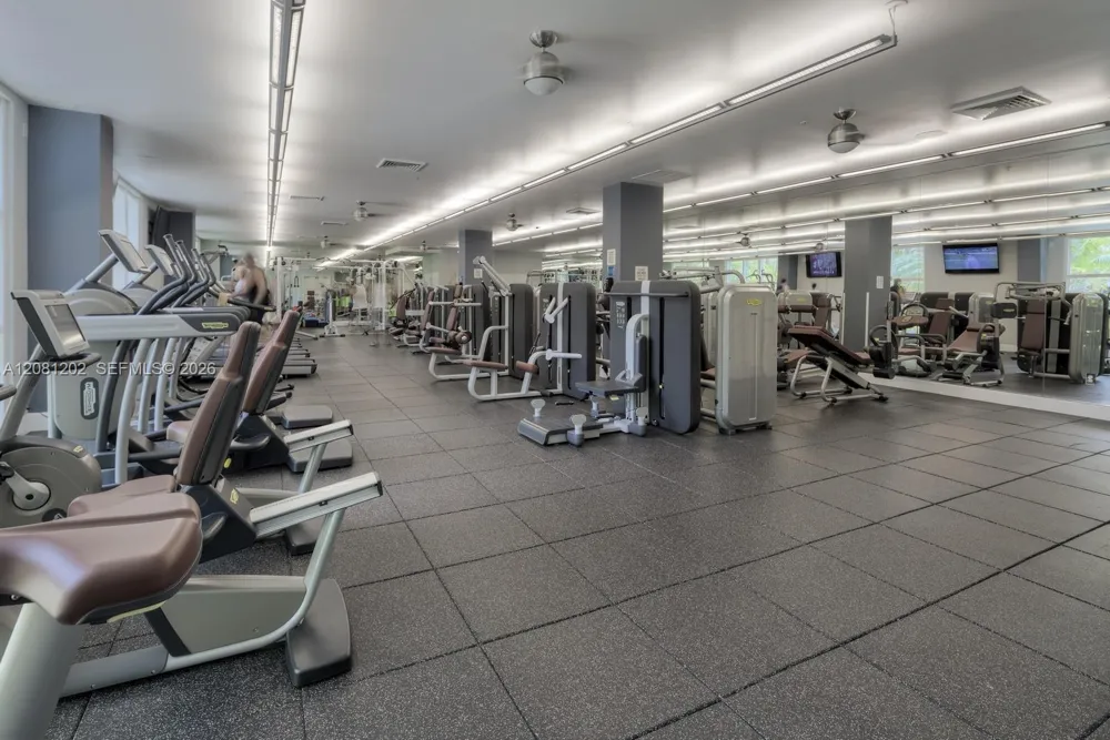 2000 Bayshore Dr #1502 Miami, FL 33137
