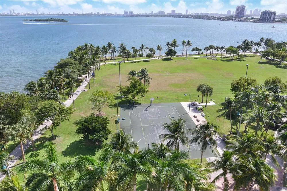 2000 Bayshore Dr #1502 Miami, FL 33137